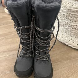 Gray BearClaw Boots Excellent Condition
