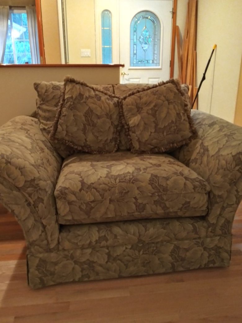 Large living room chair, Marysville