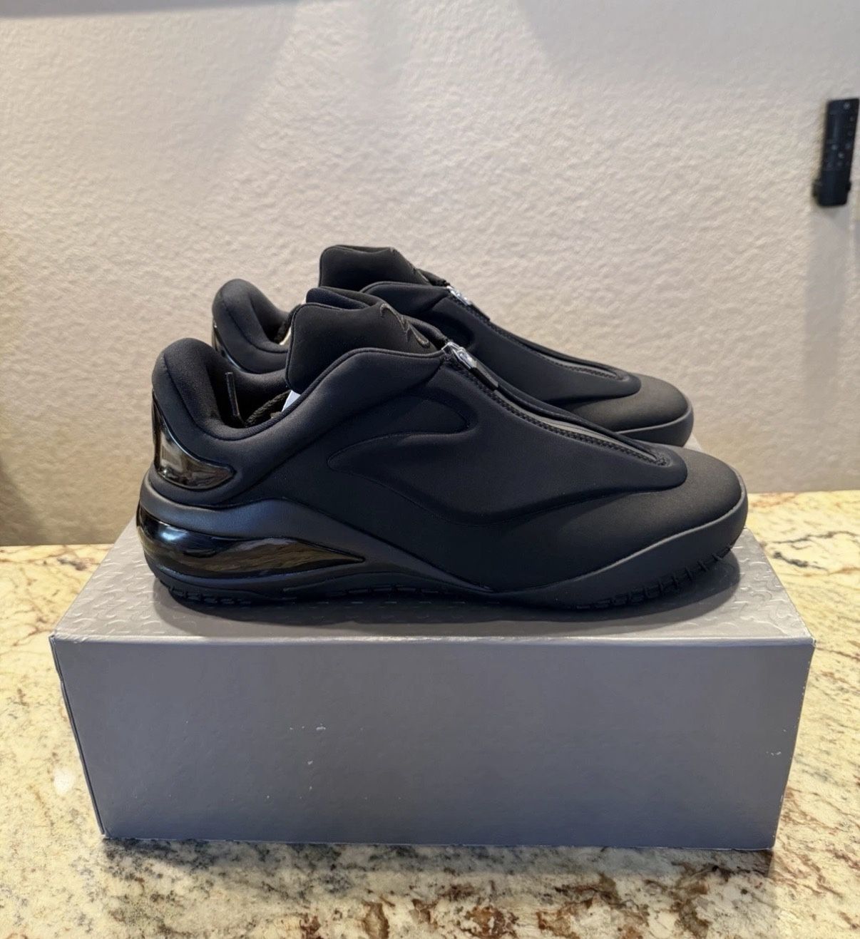 Converse SHAI 001 Charm Black A18977C Men’s Size 7 / Women's Size 8.5 Brand New