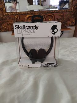 NEW SKULLCANDY  HEADPHONES 