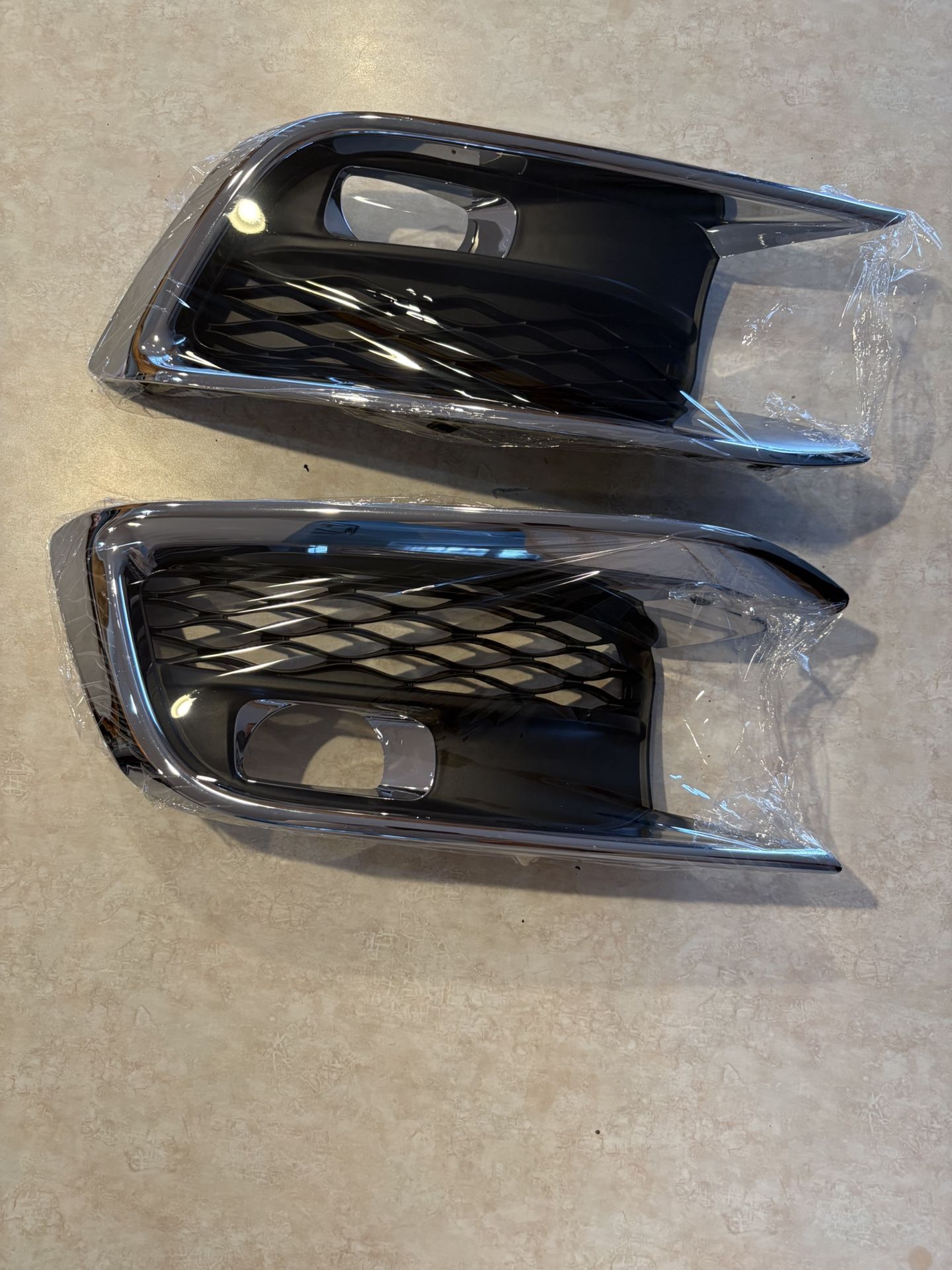 Infiniti QX60 2016-2019. Dog Lamp Cover.