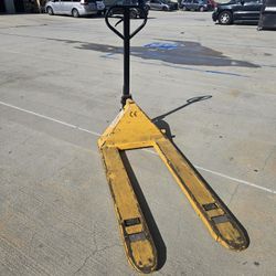 Heavy-Duty Pallet Jack – Works Great