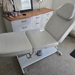 Professional esthetician bed 