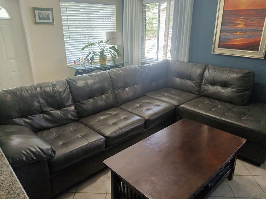 Gray Leather Sectional With Coffee Table
