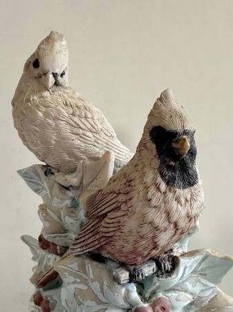 Vintage Collectible Freestanding Resin Cardinals Figurine Statue Candle Holder Home Decoration Accent
