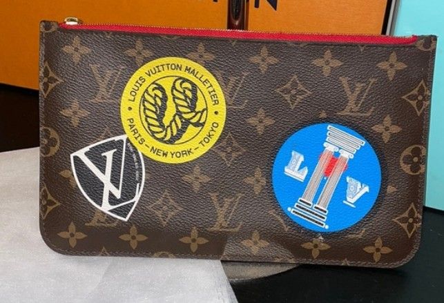 Louis Vuitt limited edition world tour MM/GM pouch