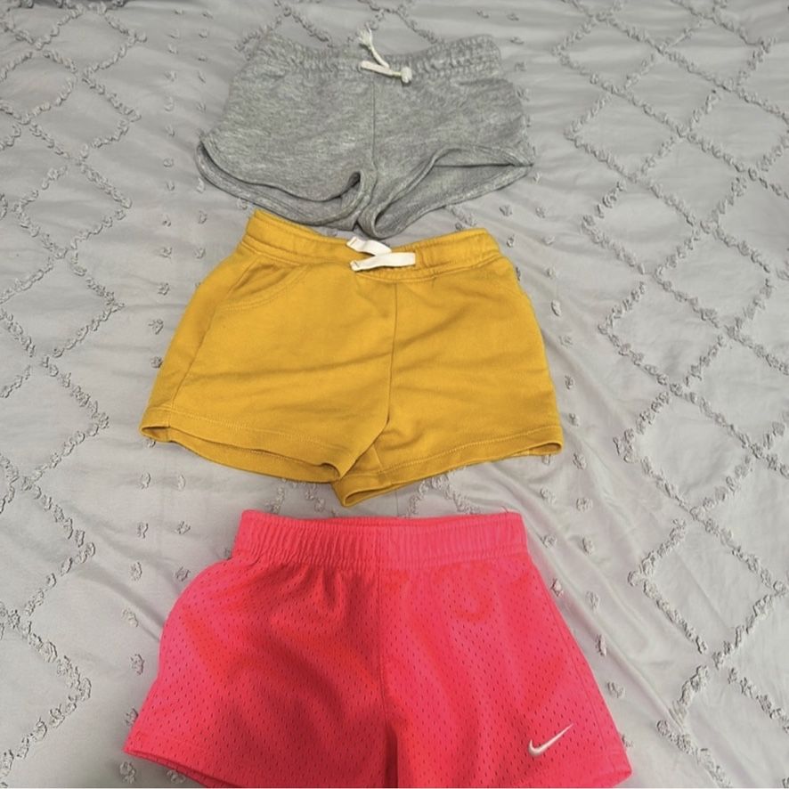 Girls Shorts Set Size 4/5 (3 Total Shorts )