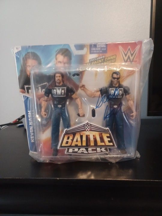 WWE Battle Pack NWO Figures Kevin Nash & Scott HALL autographed By SH