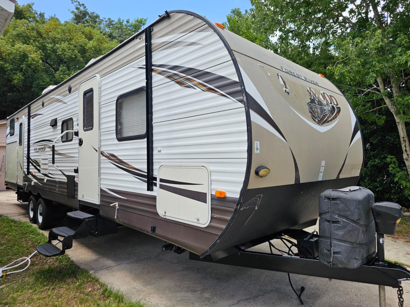 32ft 2016 Camper/rv Clean Tittle