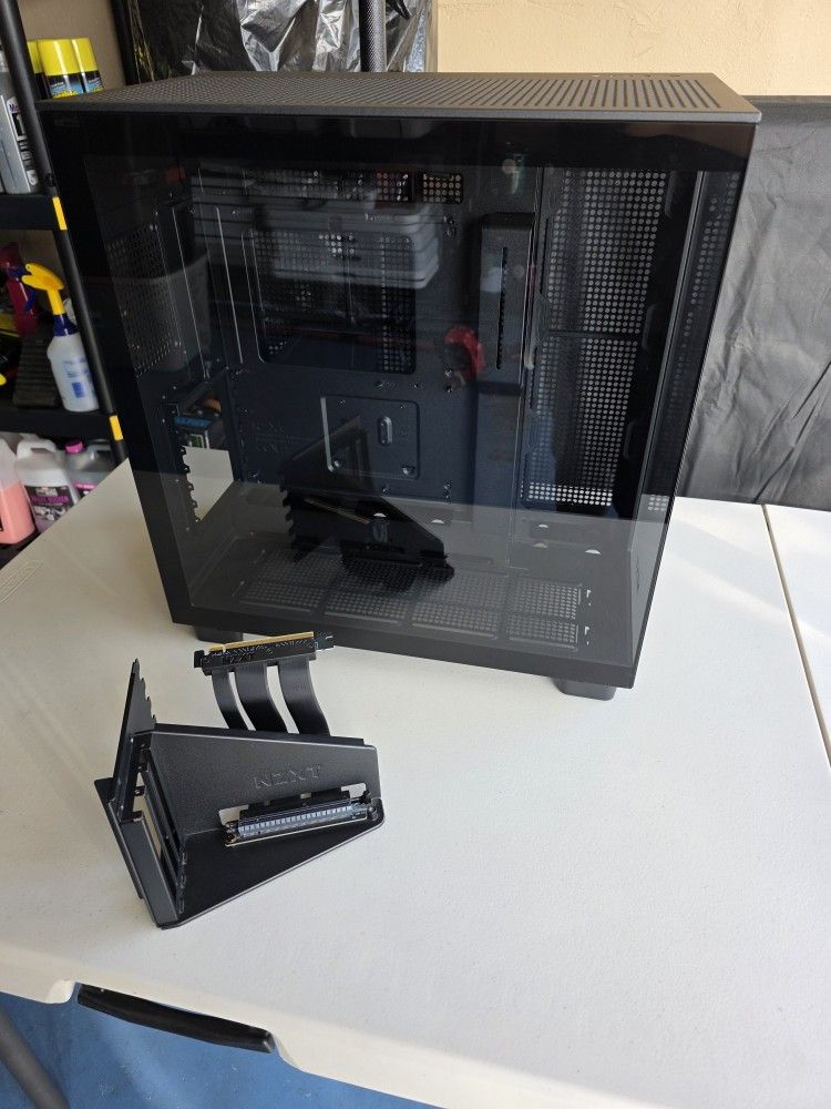 NZXT H9 Flow with Vertical GPU bracket