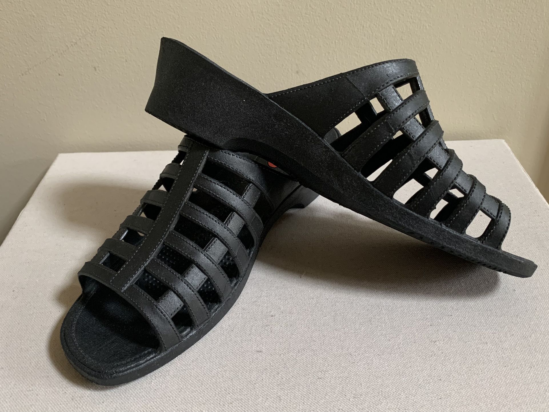 Okabashi Women’s Sienna Black Slide Size M/L Sandals EUC Like New