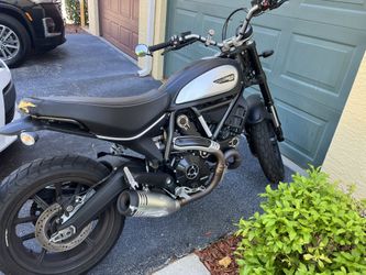 Ducati Scrambler 800 Icon Dark