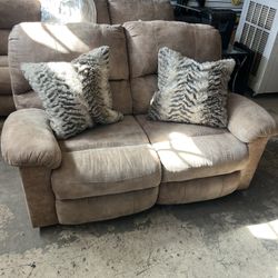 Reclining sofa and loveseat set