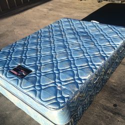 Beautyrest Queen Mattress And Box Spring 
