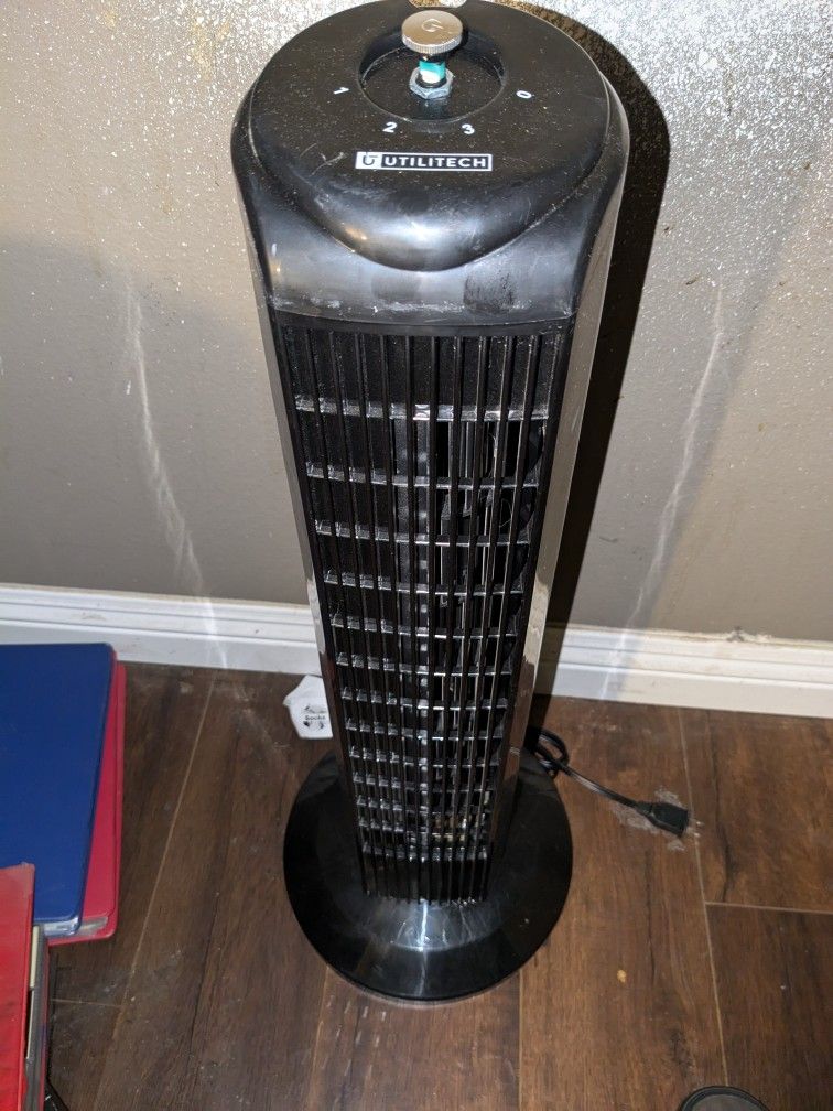 Utilitech 3 Speed Oscillating Tower Fan