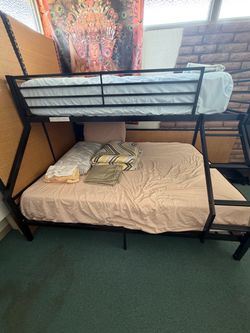 Bunk bed (mattress no included)