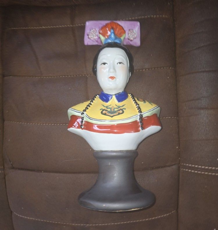 Chinese Famille Rose Porcelain Empress Bust- 13" Qing Dynasty Vintage