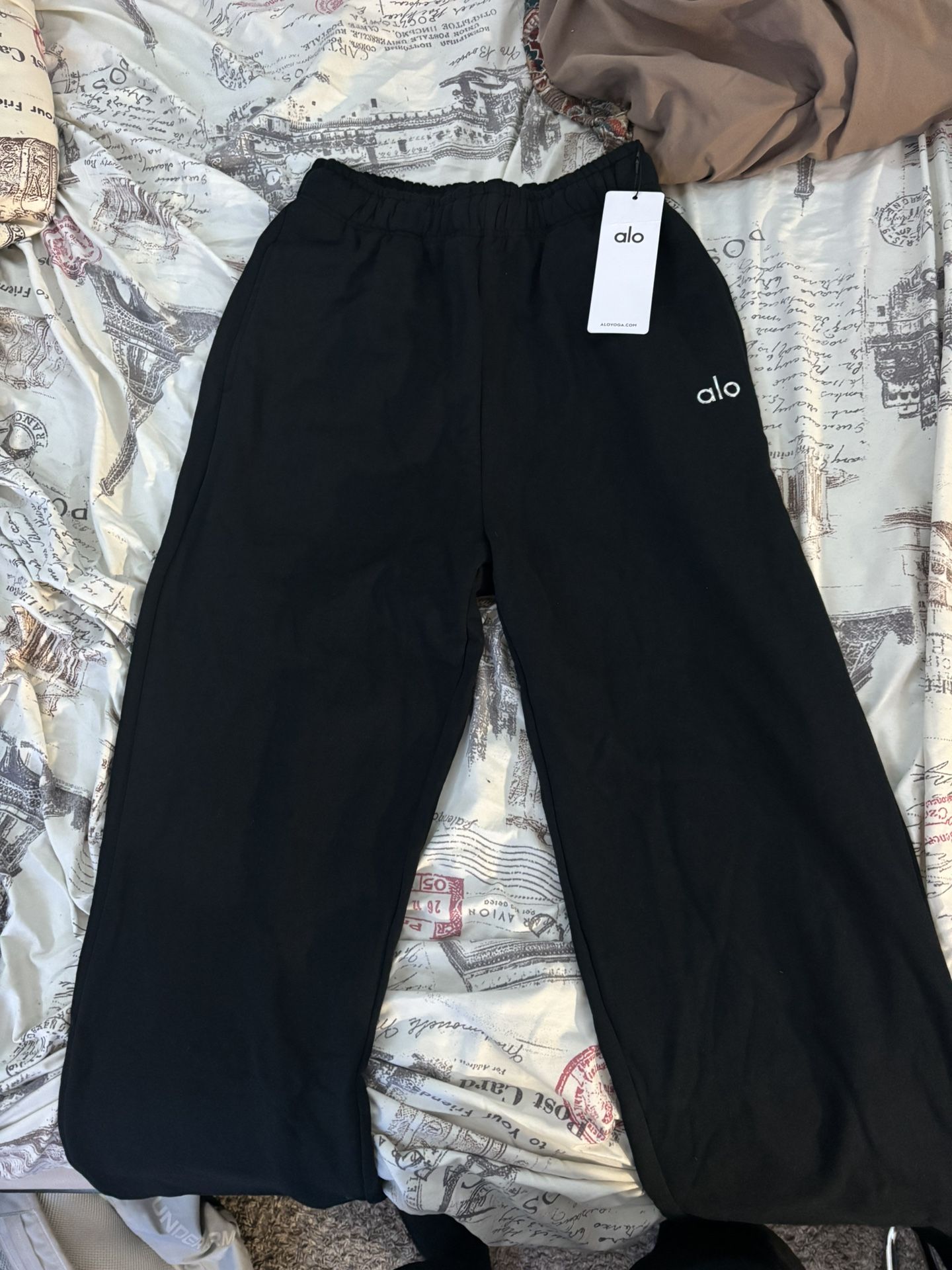 ALO Accolade Straight Leg Sweatpants