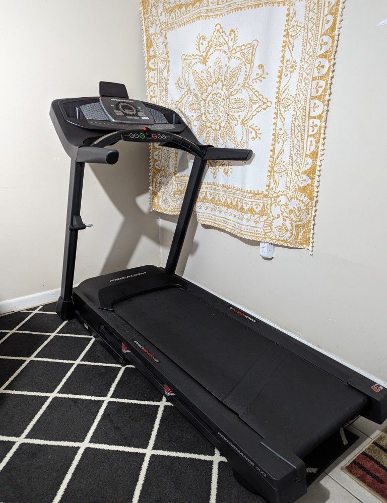 PROFORM TREADMILL 72" x 35"