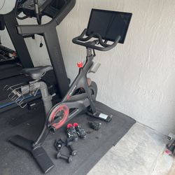 Peloton Bike (Delivery and Set Up) 15 Miles From Coral Springs 
