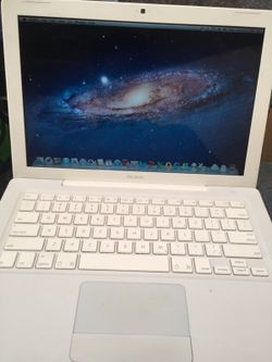 White macbook lion office2011