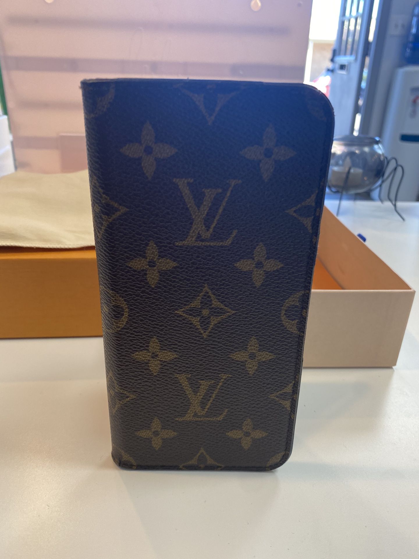 Louis Vuitton Apple iPhone 8 + case