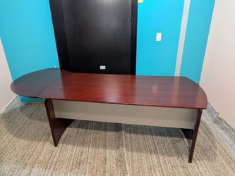 Large office desk (TAKING OFFERS)