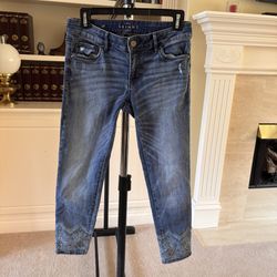 WHBM Women’s ankle straight leg jeans in a light wash with an embroidered cuff Size 2P