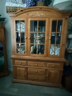 Broyhill China Cabinet