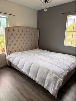 Queen bed /