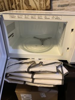 White mini microwave