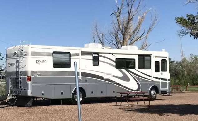2002 Fleetwood Discovery 38P class a motorhome / rv