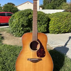 Yamaha Acoustic Guitar