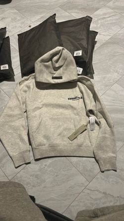 ESSENTIAL HOODIE