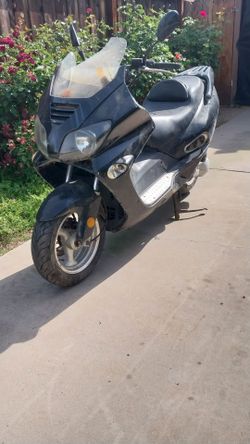 Jonway 250cc moped scooter