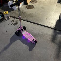 Girls Three Wheel Scooter