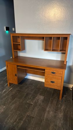 Wood Computer Desk with Hutch and Storage