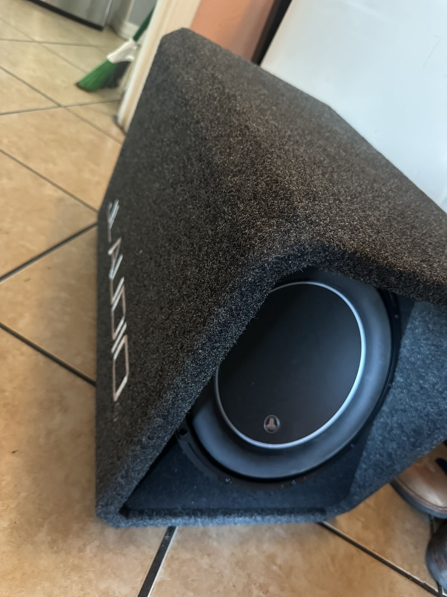 JL Audio 12" W6v3 subwoofer Stealth box 