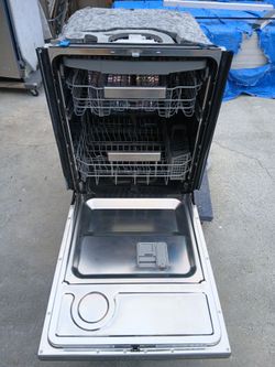 24″ Samsung  Built-In Dishwasher
Model #: DW80R995OUS