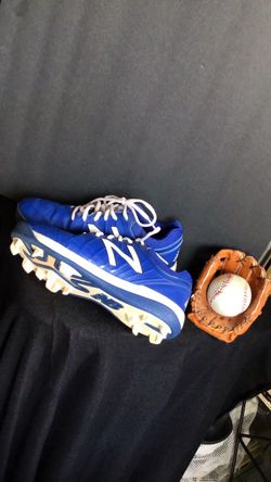 New balance baseball cleats size 6Y