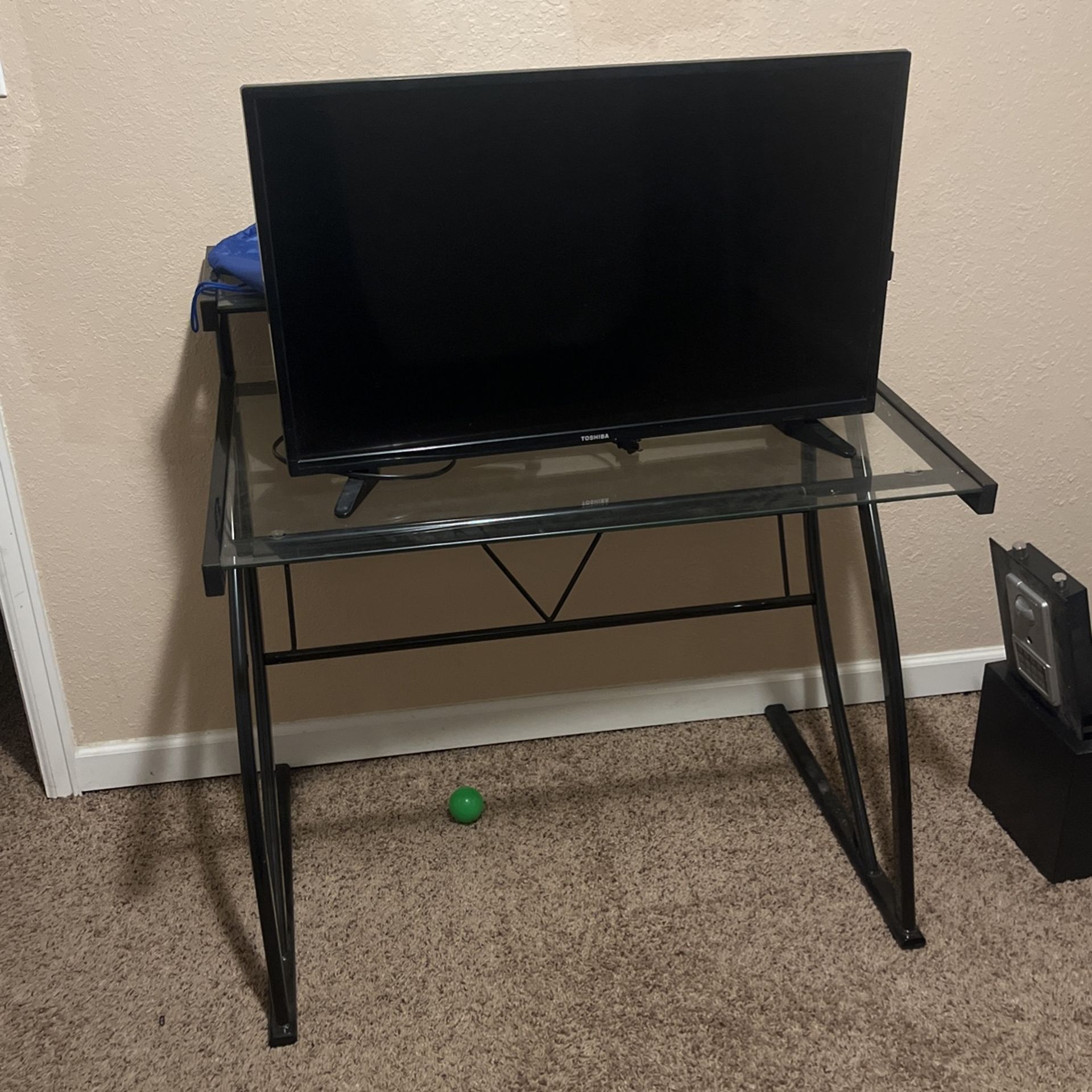 Toshiba Tv And Desk