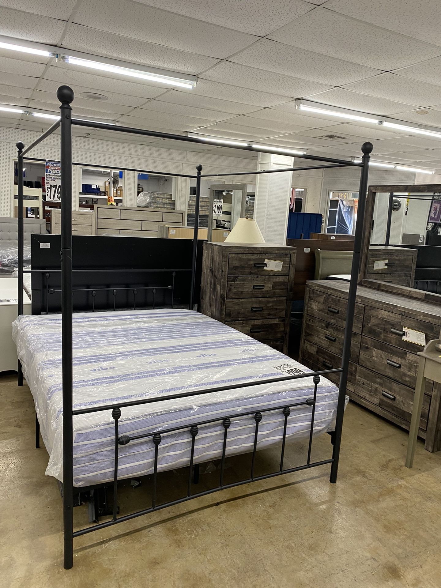 BRAND NEW BLACK Cosmopolitan Queen Canopy Platform Bed (Reg. $259)