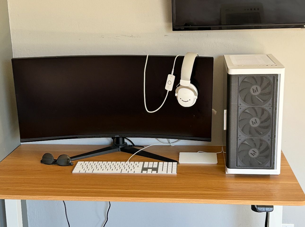 LG UltraGear™ Gaming Monitor – Adjustable Stand