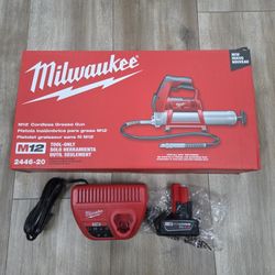 NEW Milwaukee M12 Cordless Grease Gun Kit