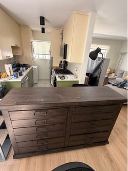 Dresser