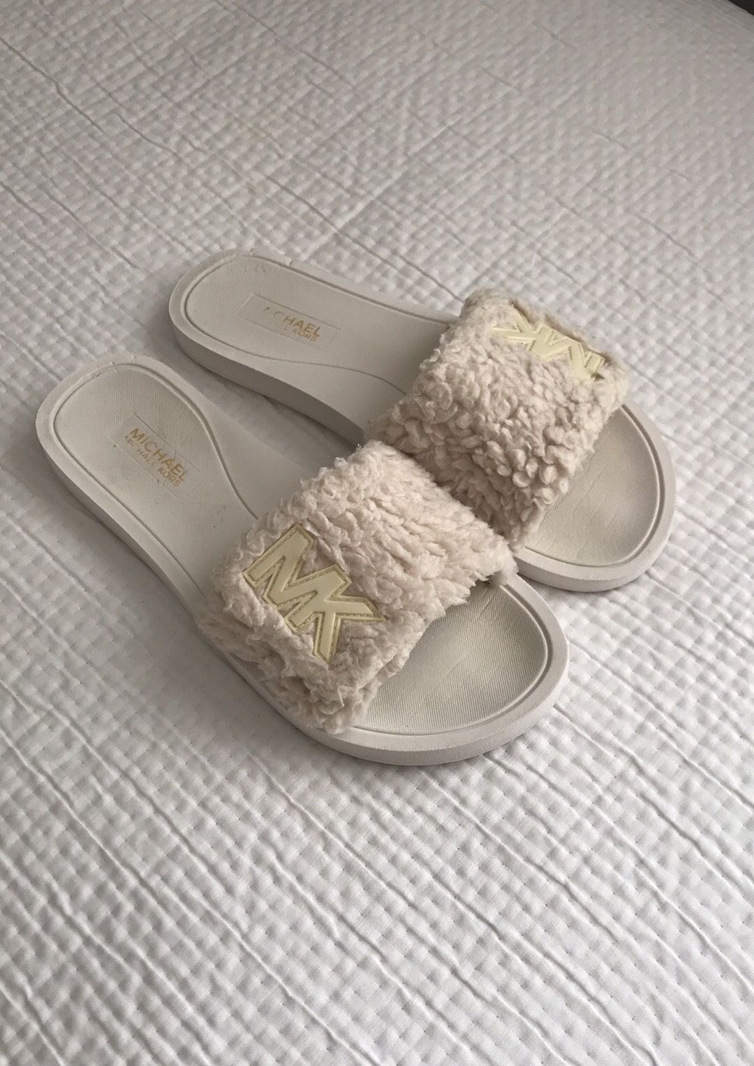 Michael Kors Fuzzy Slides Size 5.5