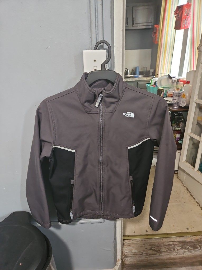 The North Face Jacket. For Boys Size 14/16 In really good shape. 