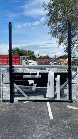 pairs of 4x4 posts https://offerup.com/redirect/?o=aHR0cHM6Ly9oYXJkaW4uZGVzaWduLmJsb2cvZG91YmxlLWdhdGVmZW5jZS1hbmQtcG9zdC8=