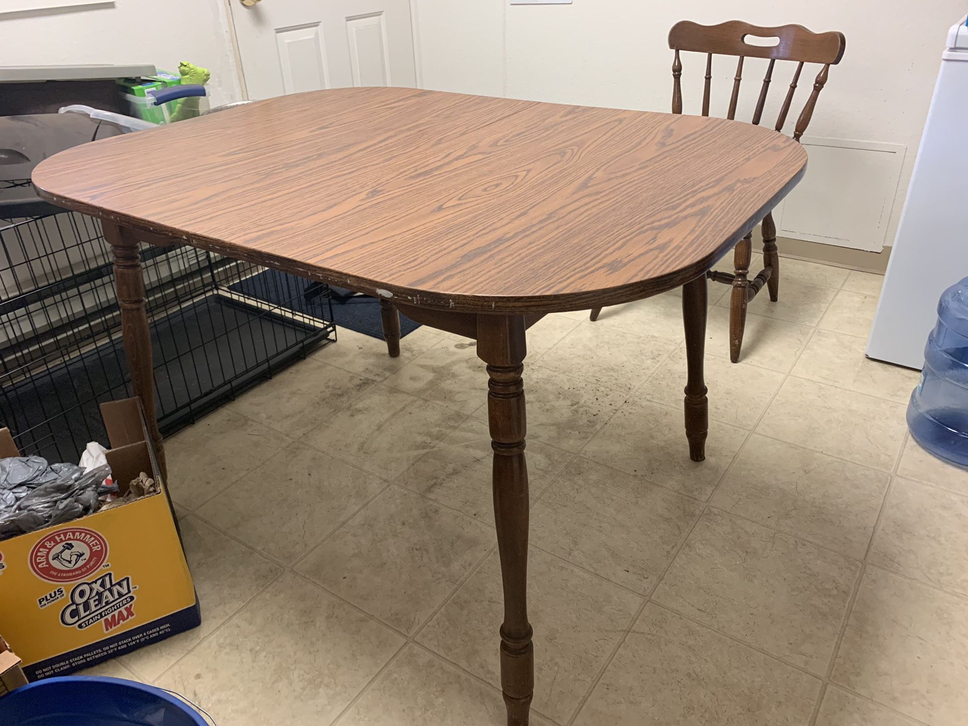 Kitchen table with 2 chairs