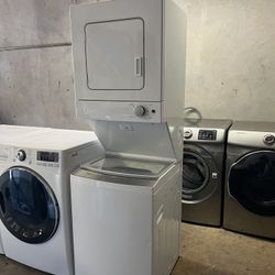 WHIRLPOOL 24' STACKABLE WASHER/DRYER 